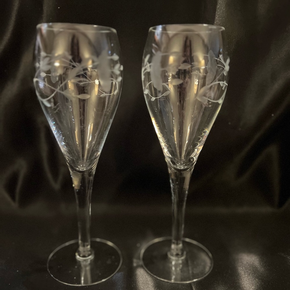 Vintage EUC Heritage PRINCESS HOUSE
Tulip etched crystal champagne glasses
